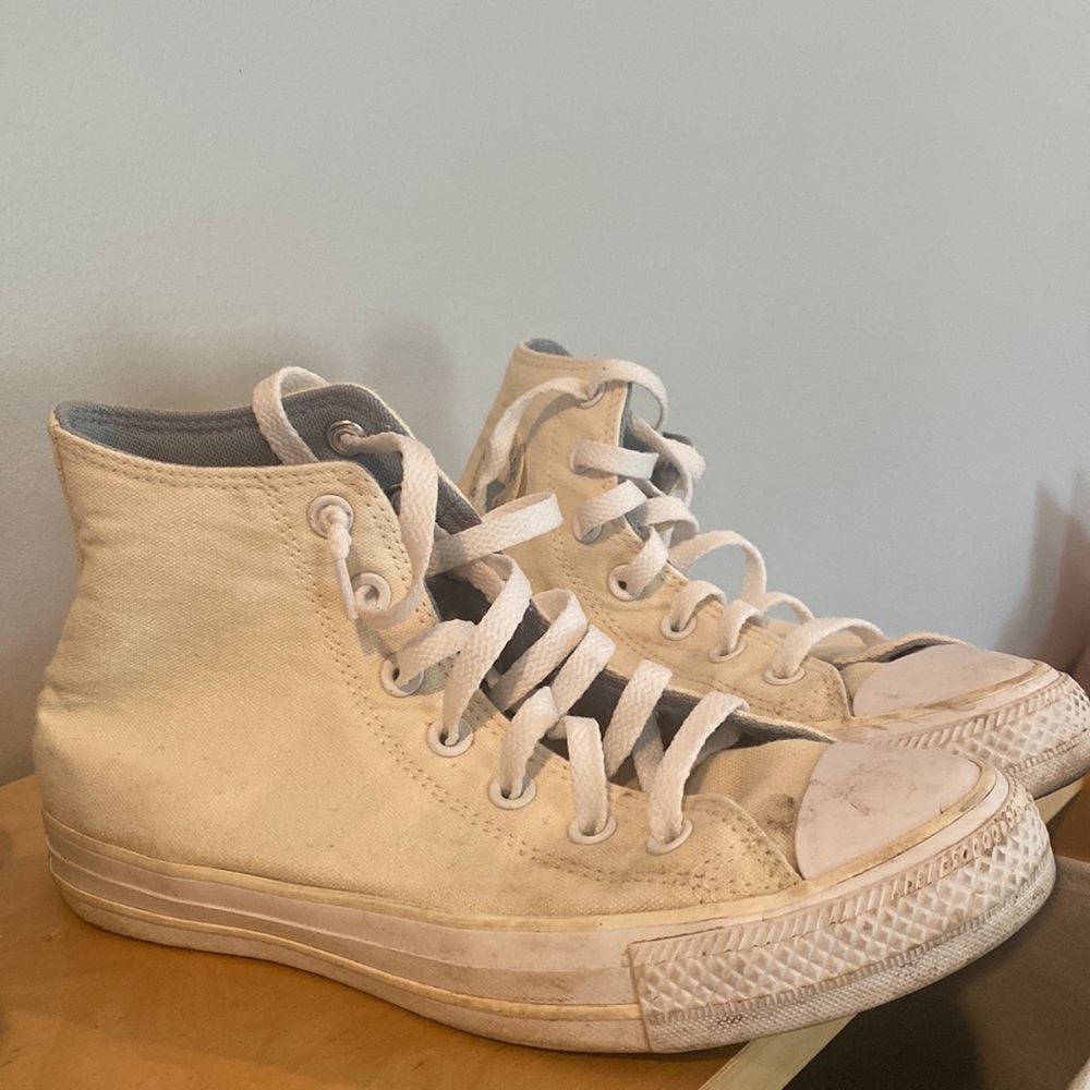beige converse